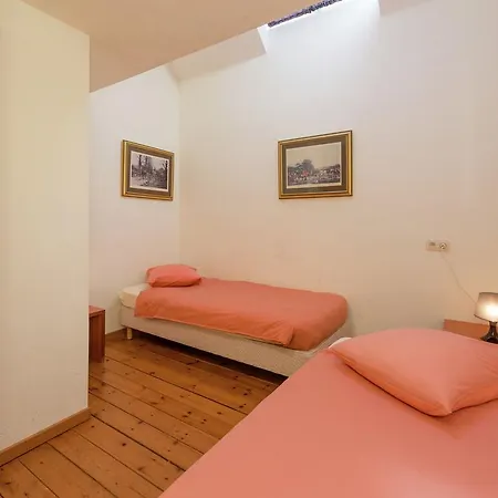 Lush In With Private Pool Holiday home Waimes